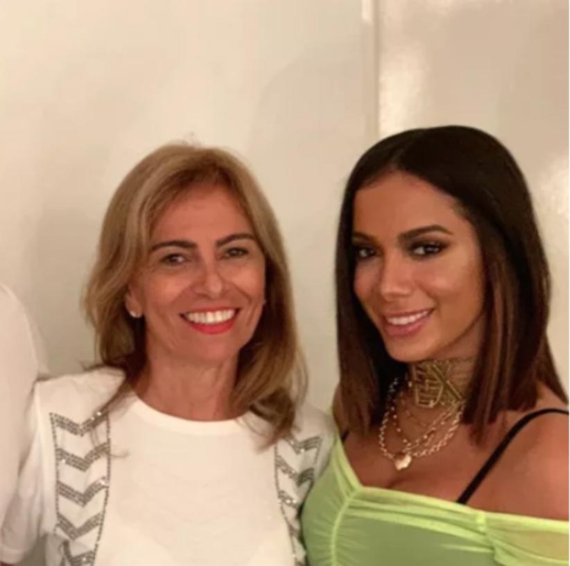 “Está tudo bem com a gente” fala Anitta sobre relação com a mãe