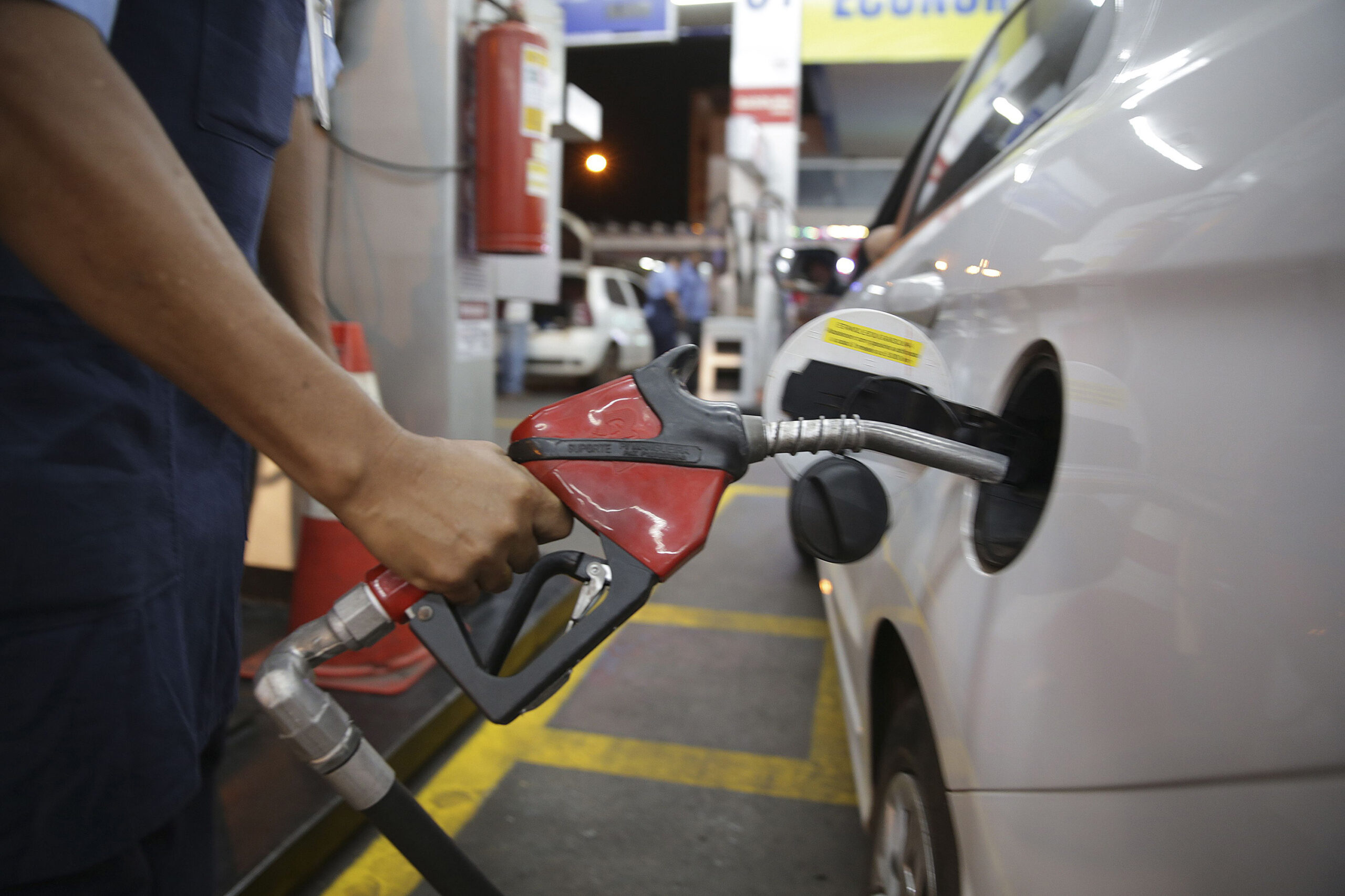 Gasolina tem aumento de 12% a partir desta quinta (21)