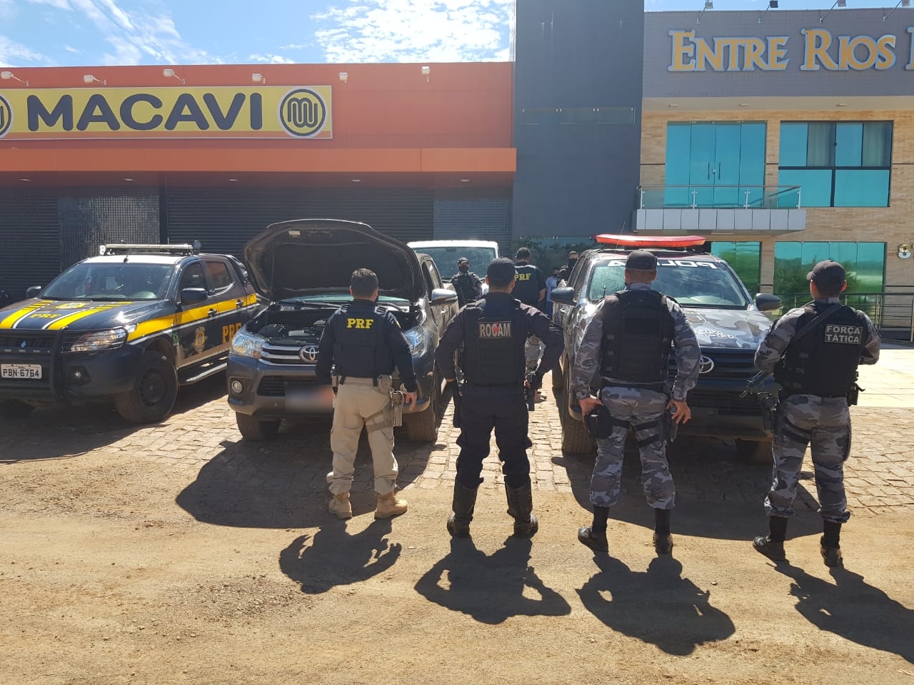 Casal de estelionatários é preso com veículo de luxo adulterado em Picos