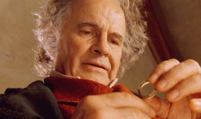 Morre aos 88 anos Iam Holm, o Bilbo do “Senhor dos Anéis”