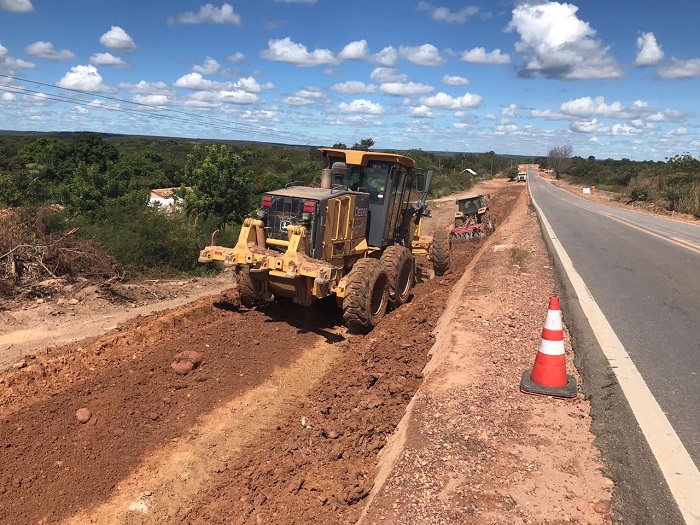 DNIT Piauí dá início a obras em mais um trecho da BR-135, afirma Elmano Férrer