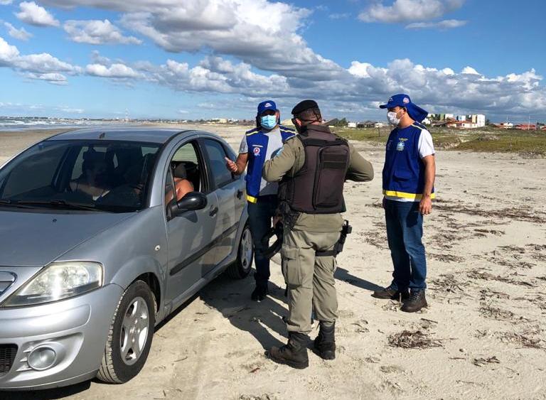 Vigilância Sanitária realiza fiscalização nas praias de Luís Correia e aplica multas