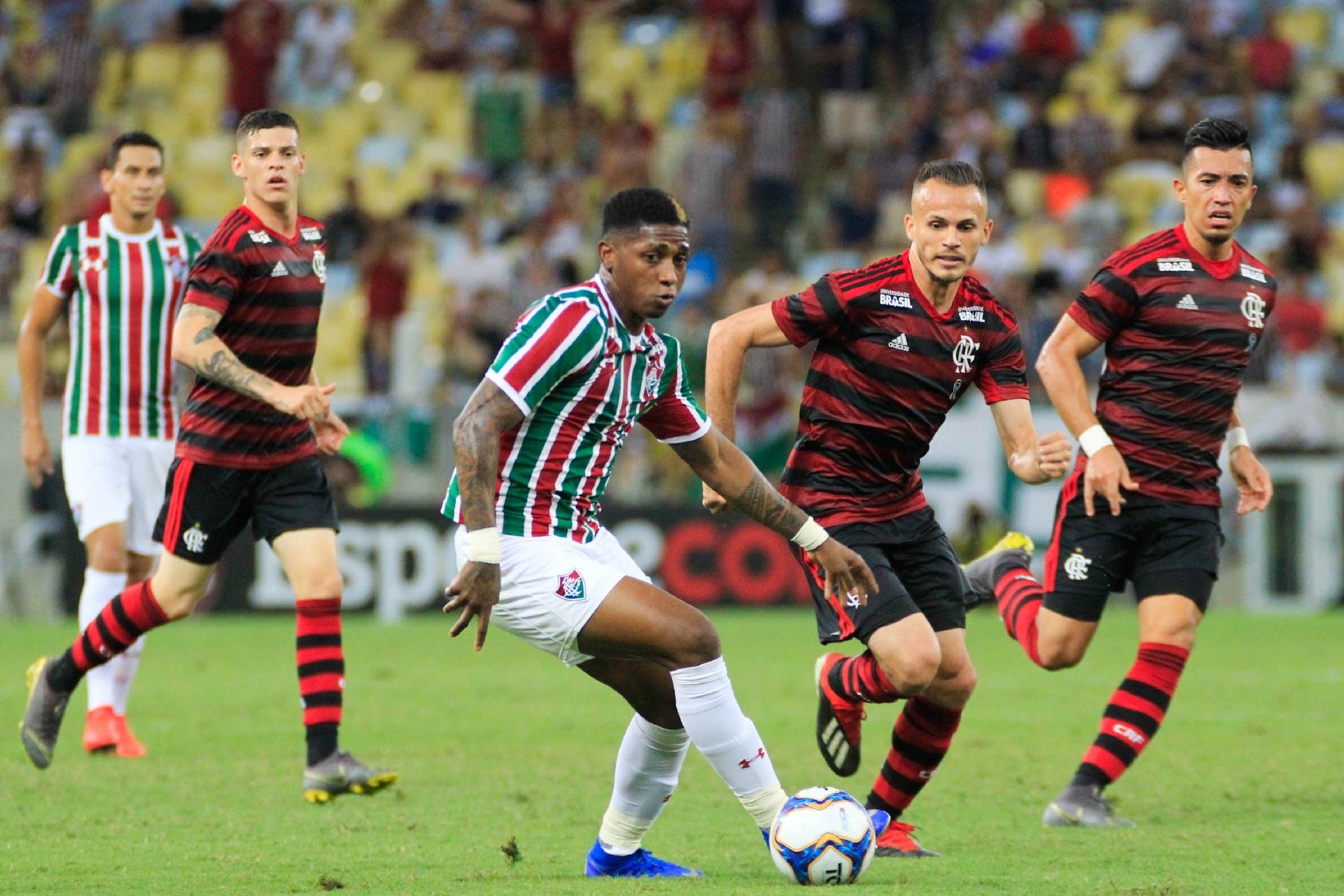 Fluminense e Flamengo disputam Taça Rio no Maracanã