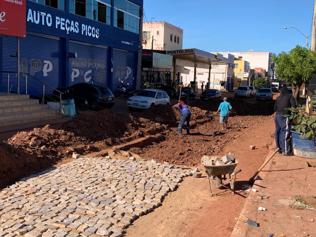 DNIT investe R$ 25 milhões em obras no município de Picos, afirma Elmano Férrer