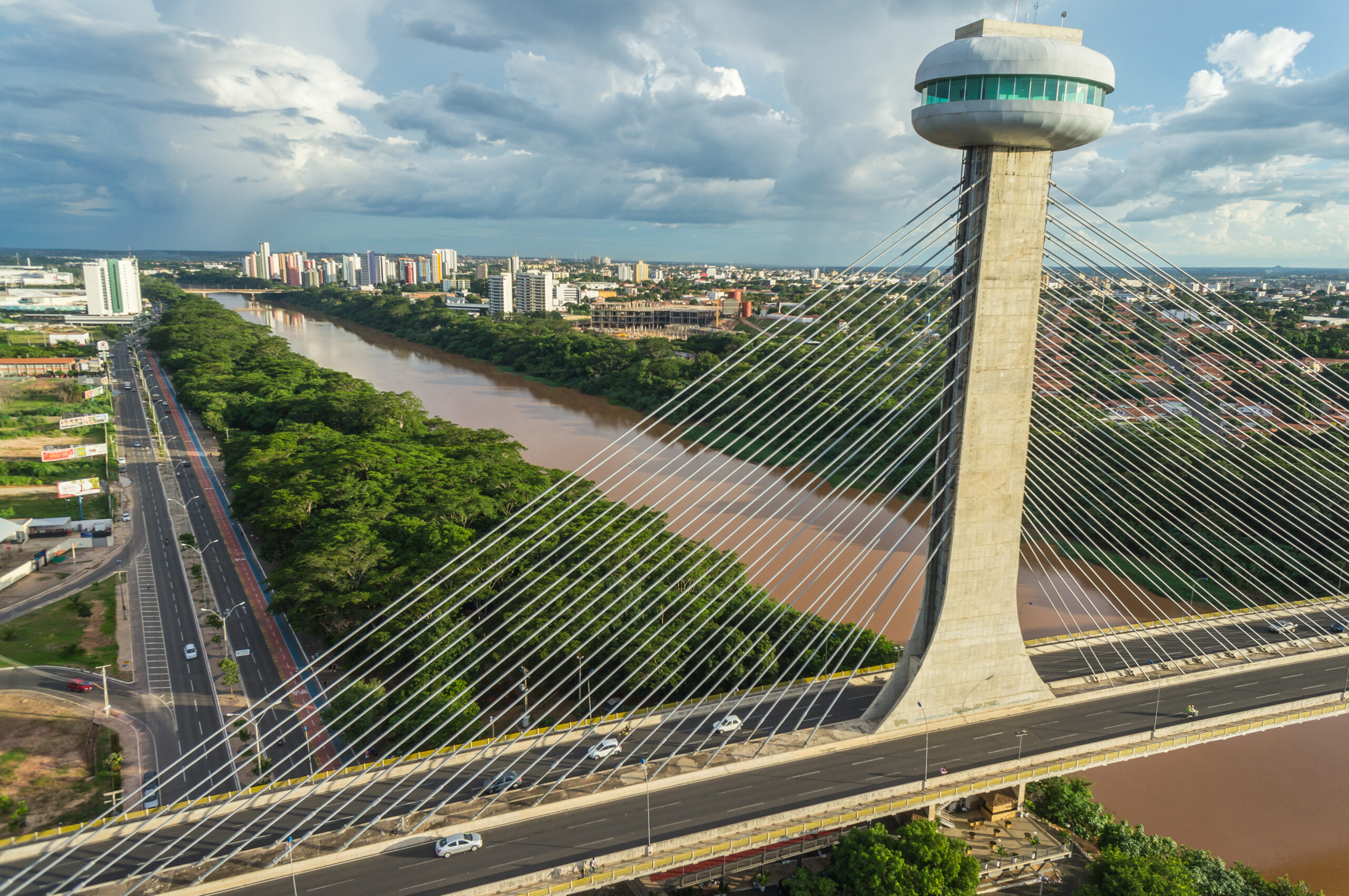 Ponte Estaiada ganha iluminação verde em alusão doação de órgãos