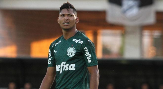 Rony, atualmente no Palmeiras, é suspenso pela Fifa