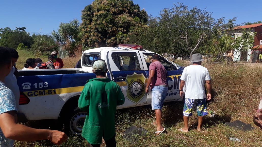 Viatura da Guarda Municipal tomba e guardas ficam feridos na zona Leste