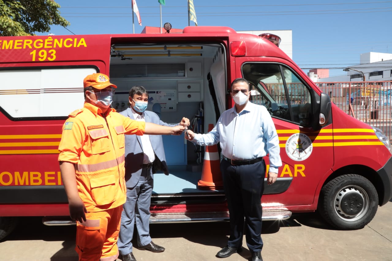 Wellington Dias entrega equipamentos para modernização do Corpo de Bombeiros