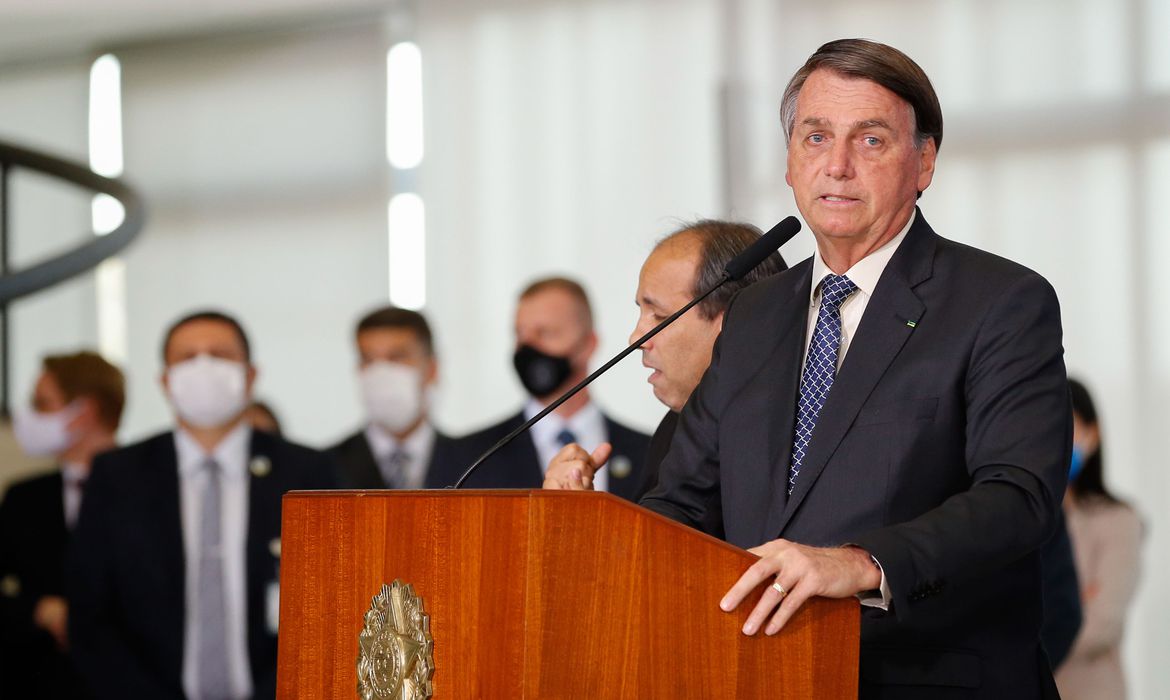 Bolsonaro deve estender auxílio emergencial até o final do ano