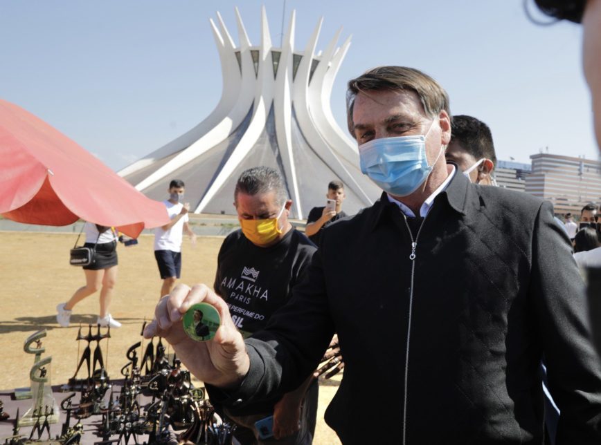 Jair Bolsonaro ameaça bater em repórter de O Globo em Brasília