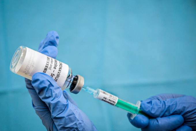 Rússia registra primeira vacina do mundo contra covid-19