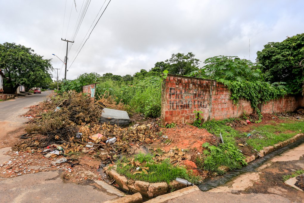 Em oito meses, 114 proprietários de terrenos baldios foram notificados na zona Leste