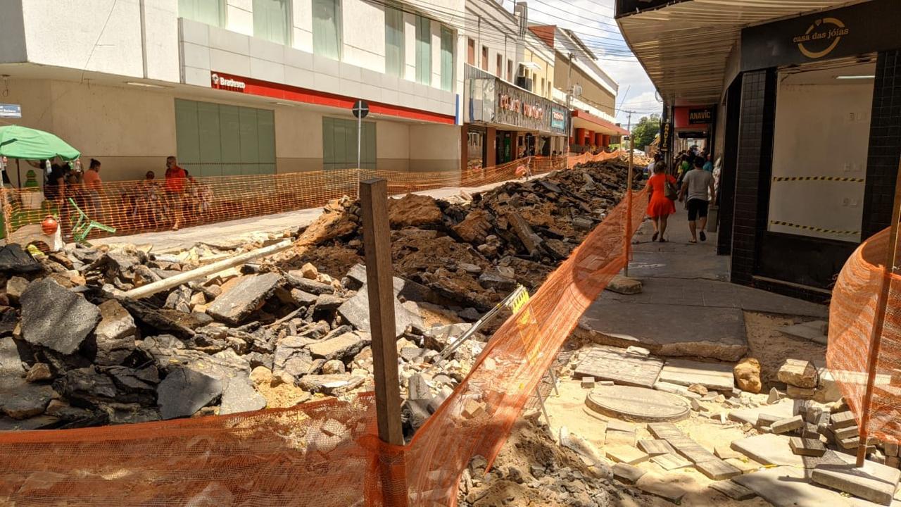 Trechos das ruas Simplício Mendes e Rui Barbosa são interditados para obras de acessibilidade