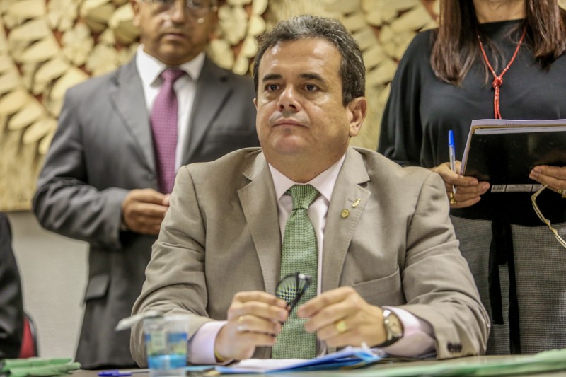 Henrique Pires apresenta voto de louvor ao TRT Piauí