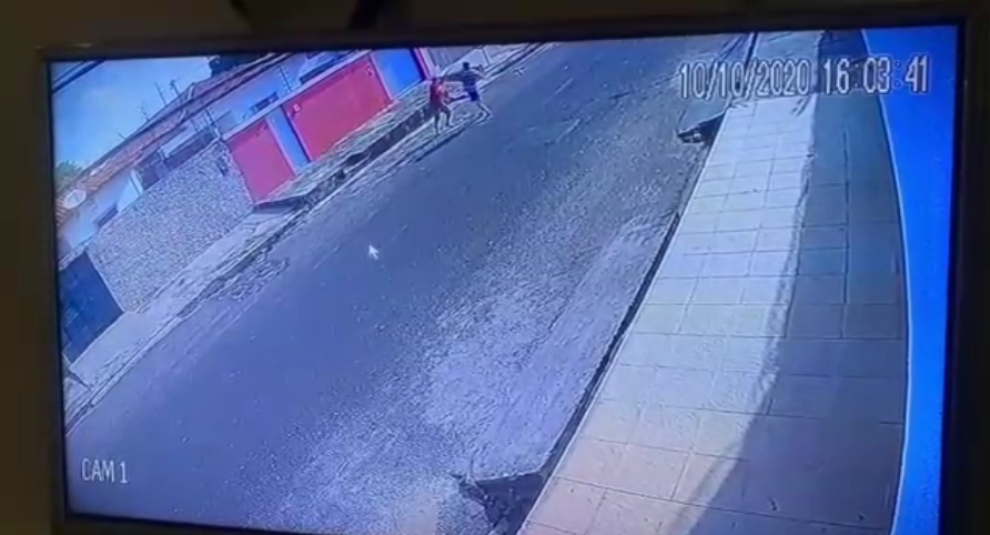 Homem morre com 20 golpes de facão na Avenida Henry Wall de Carvalho