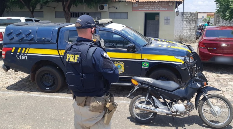 Jovem é presa em Oeiras com moto furtada em Teresina