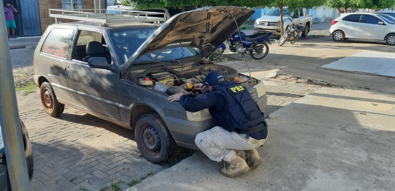 Homem é preso com veículo roubado em Piripiri