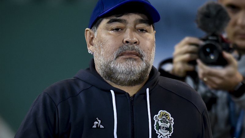 Diego Maradona é internado e é submetido a exames em La Plata