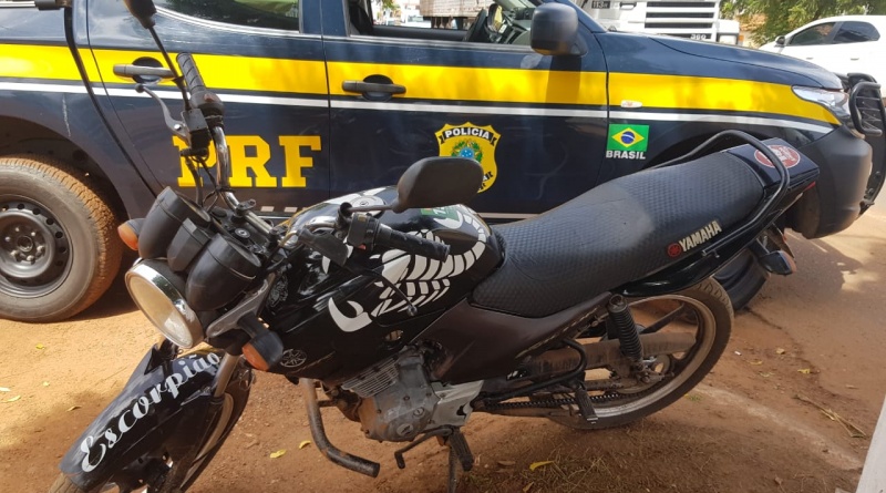 Motocicleta é apreendida por circular com 59 multas que chegam a mais de R$ 15 mil