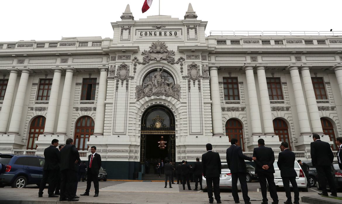 Peru busca 3º presidente em uma semana para tentar sair de crise
