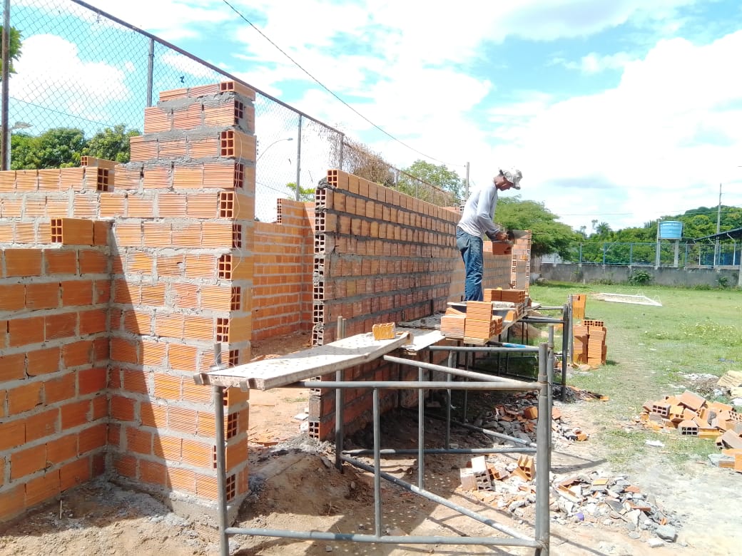 Prefeitura de Teresina reforma campo de futebol do bairro Morros