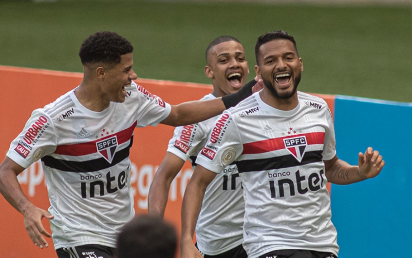 São Paulo goleia Flamengo por 4X1 no Maracanã