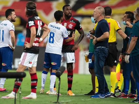 Gerson, camisa 8 do Flamengo, acusa Ramírez de racismo
