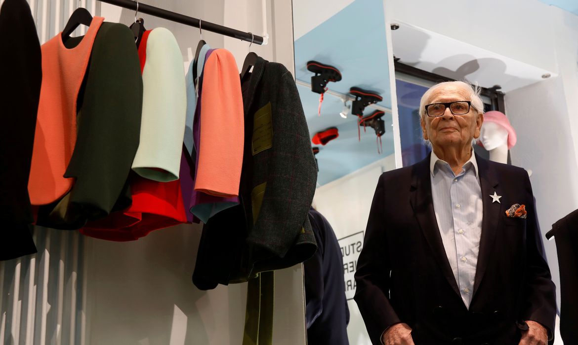 Morre aos 98 anos, o estilista Pierre Cardin