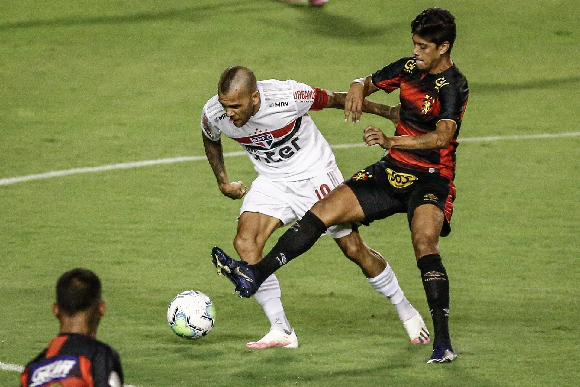 São Paulo vence Sport e mantém liderança no Brasileiro