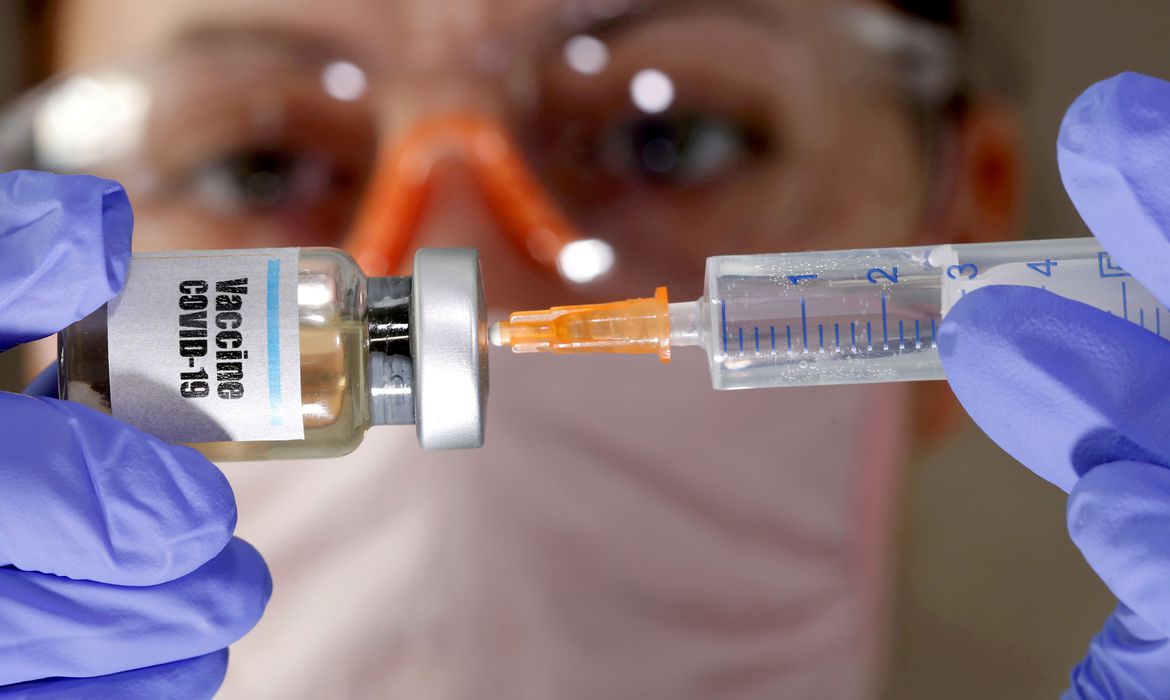 Plano nacional de vacinação da Covid-19 terá quatro fases