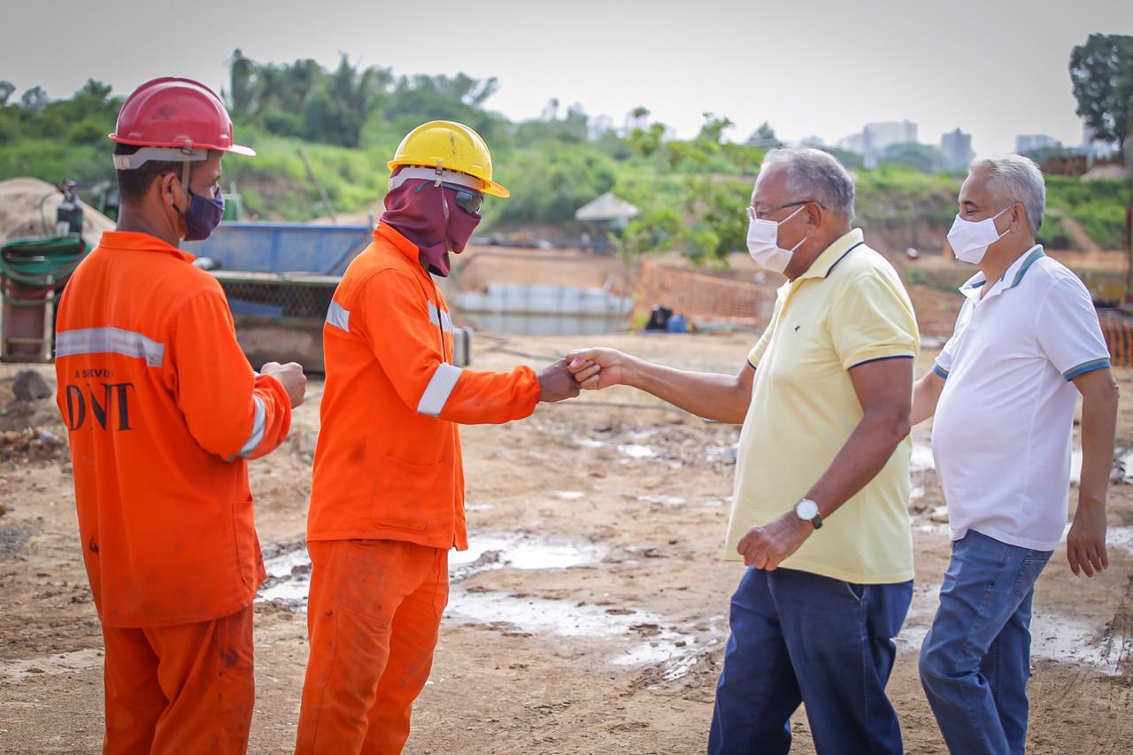 Prefeito de Teresina vistoria andamento de obras em bairros da zona Norte