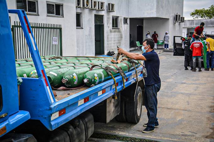 Oxigênio da Venezuela chega ao Brasil com destino a Manaus