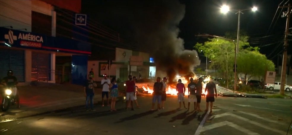 Moradores interditam avenidas em protesto a falta de energia elétrica