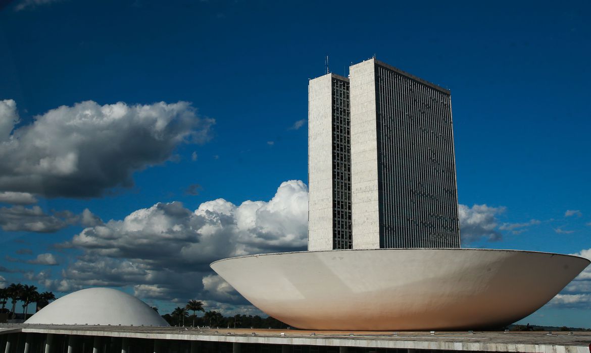 Câmara e Senado escolhem novos dirigentes nesta segunda (01)