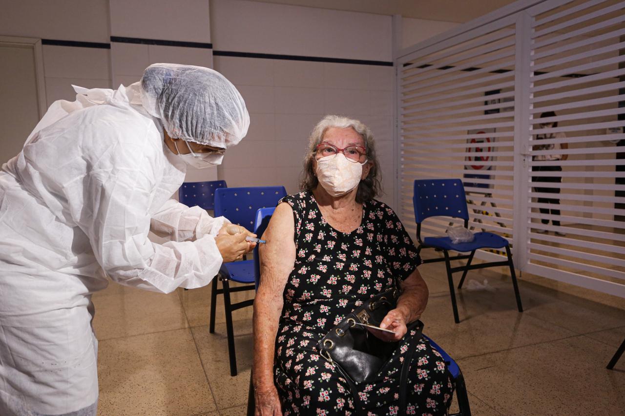 Vacinação de idosos com 69 e 68 anos inicia amanhã em Teresina