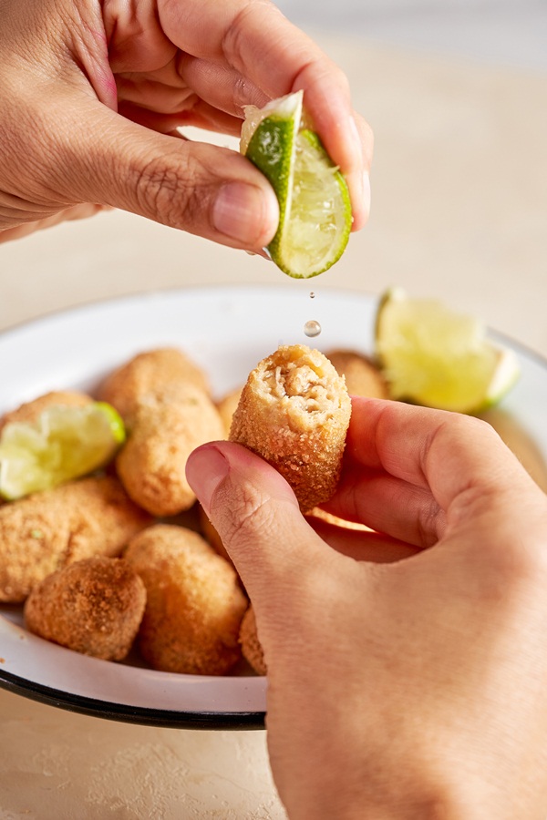 Portfólio de produtos plant-based com bacalhoada e bolinho de bacalhau