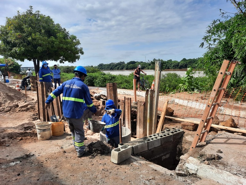 Equipe da Arsete acompanha obras de reparo na Avenida Maranhão