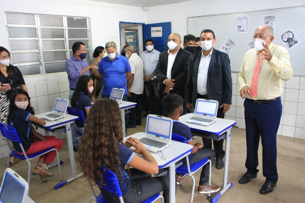 Dr. Pessoa inaugura primeira Sala Virtual em escola da zona Rural de Teresina