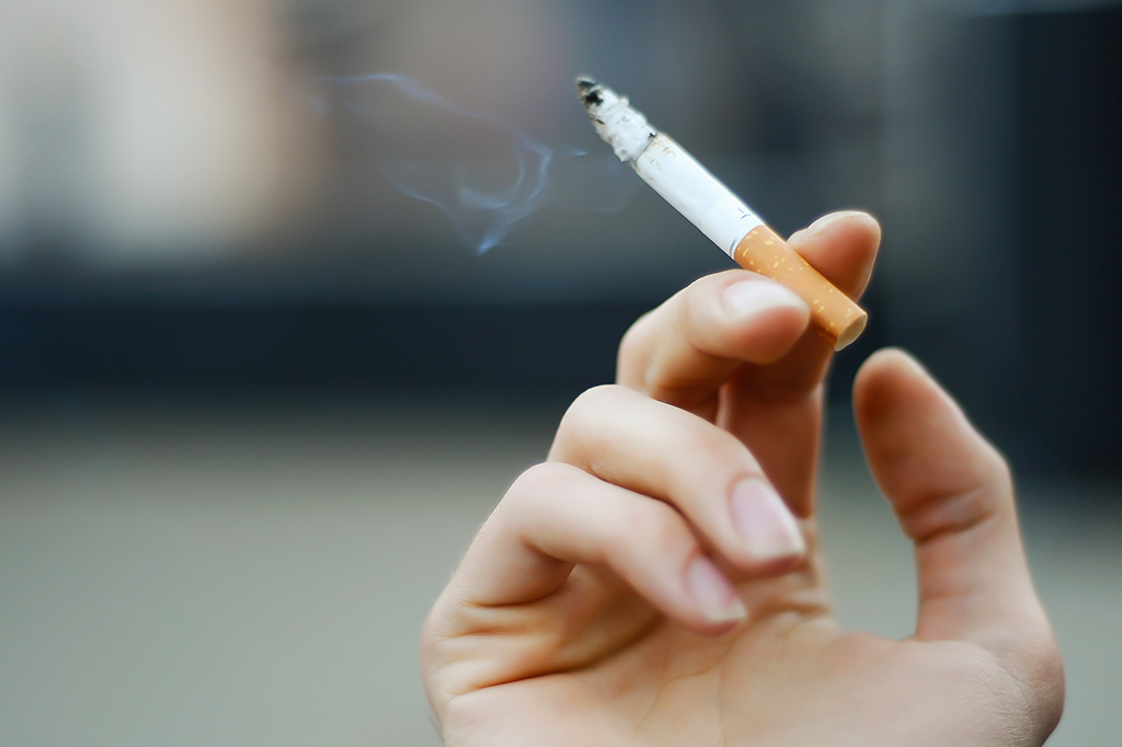Fumantes infectados pela Covid-19 podem ter maiores danos na saúde