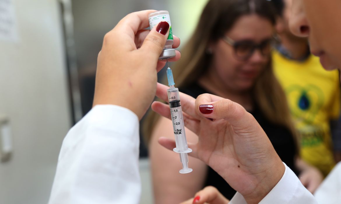 Novos grupos prioritários devem agendar vacina nesta quarta (14)