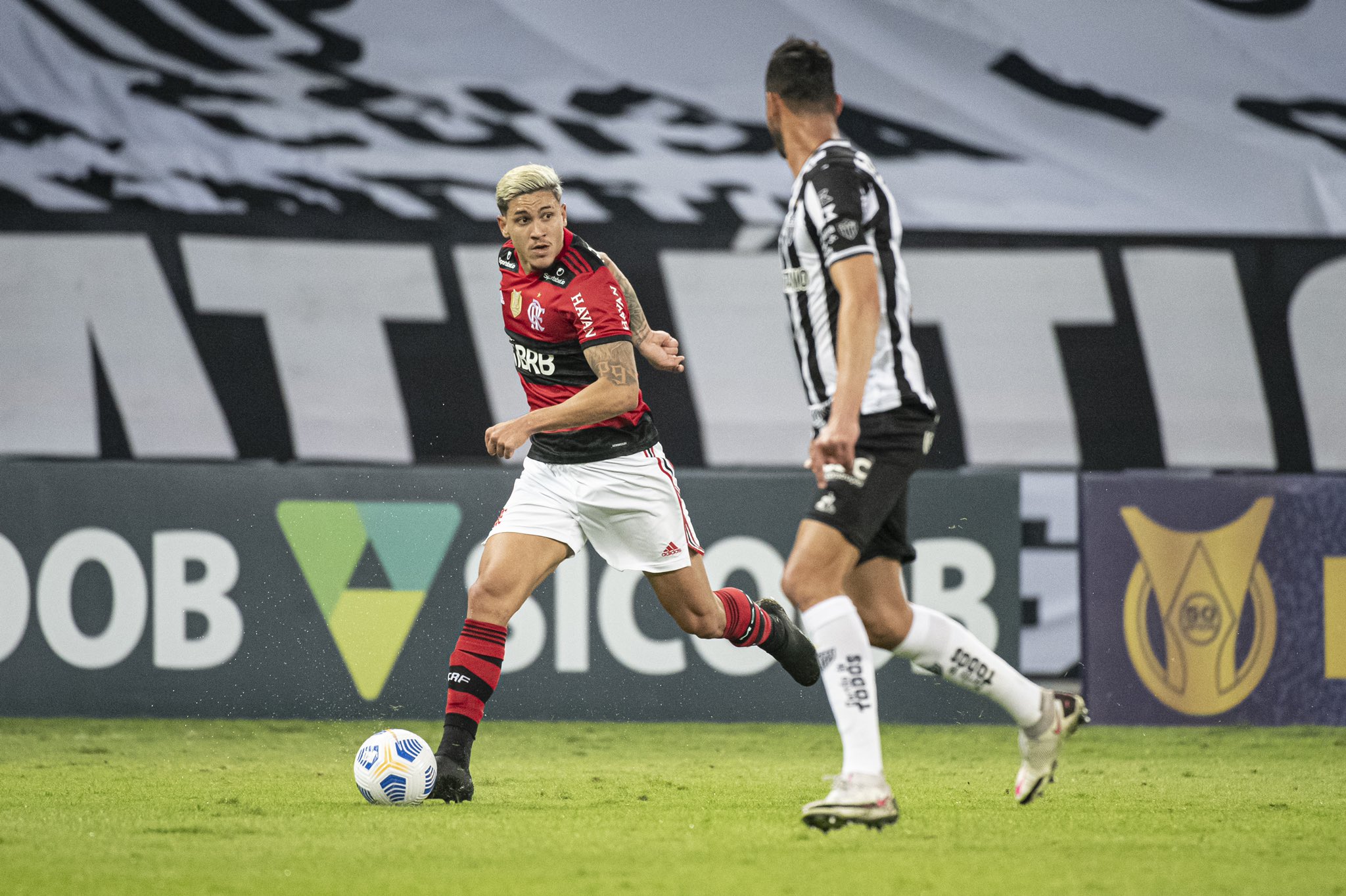 Atlético-MG vence por 2 a 1 do Flamengo no Mineirão